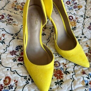 Yellow 4 inch heels by Mix No. 6 perfect for spring 80s vibe color and style